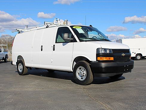 Used 2025 Chevrolet Express 2500 Extended w/ Communications Package image 4