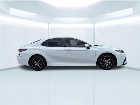 Used 2024 Toyota Camry SE FWD image 8