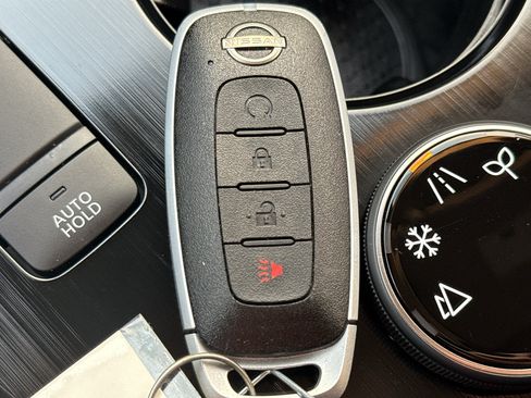 Used 2023 Nissan Rogue SV AWD/4WD image 35