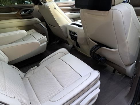 Used 2021 GMC Yukon Denali w/ Denali Premium Package image 11
