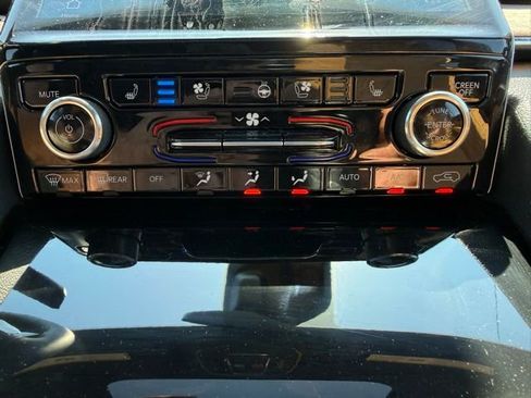 Used 2025 Jeep Grand Cherokee L Summit w/ Rear Seat Video Group I AWD/4WD image 41