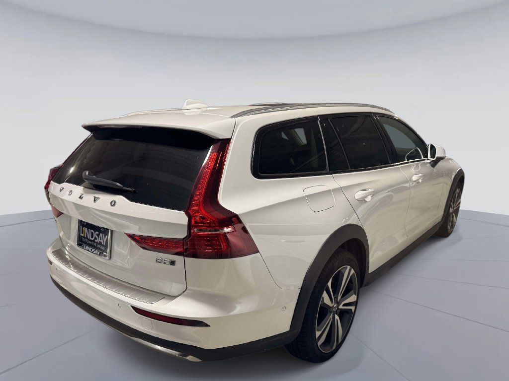 Used 2026 Volvo V60 B5 Cross Country Plus w/ Protection Package Premier AWD/4WD image 5