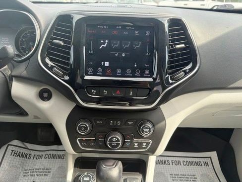 Used 2022 Jeep Cherokee Limited AWD/4WD image 24