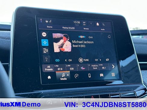 Used 2025 Jeep Compass Latitude image 33