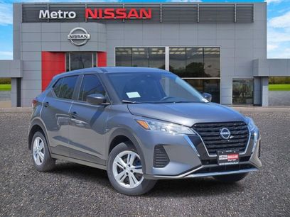 New 2025 Nissan Kicks Play S