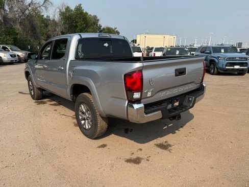 Used 2018 Toyota Tacoma SR5 AWD/4WD image 3