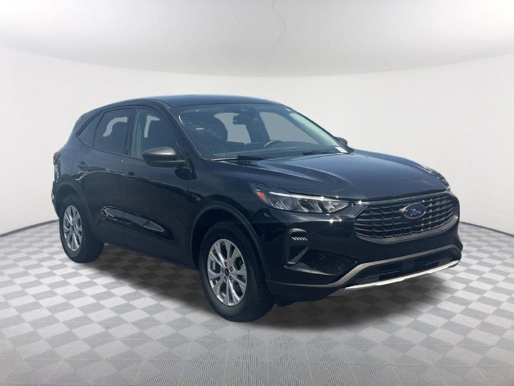 Used 2025 Ford Escape Active AWD/4WD image 3