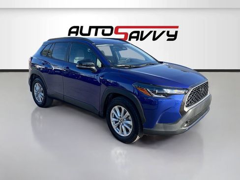 Used 2025 Toyota Corolla Cross LE FWD image 1