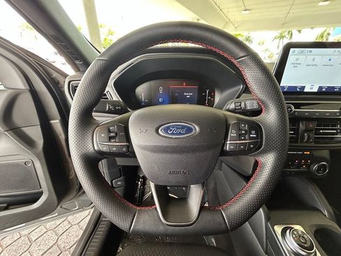 Used 2025 Ford Escape ST-Line FWD image 15