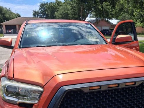 Used 2017 Toyota Tacoma SR5 w/ Tow Package RWD image 2