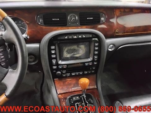 Used 2005 Jaguar XJ Vanden Plas Super V8 image 11