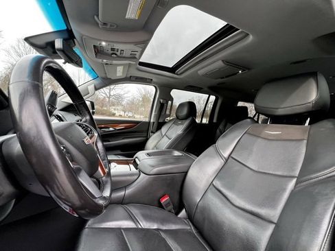 Used 2018 Cadillac Escalade ESV Luxury image 45