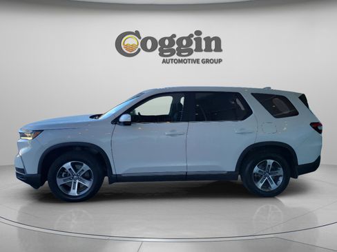 Used 2025 Honda Pilot EX-L image 3