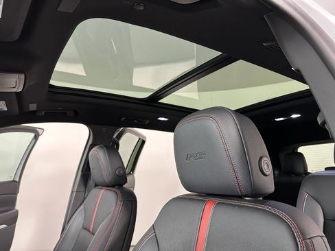 Used 2024 Chevrolet Traverse RS image 10