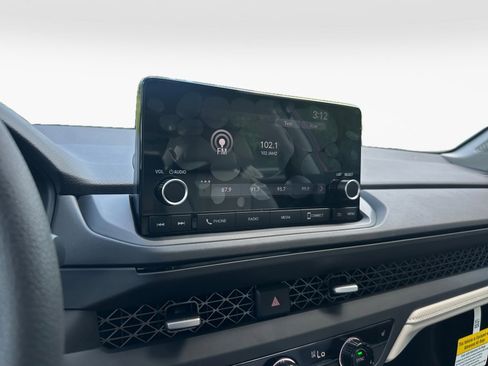 Certified 2025 Honda Accord SE image 17