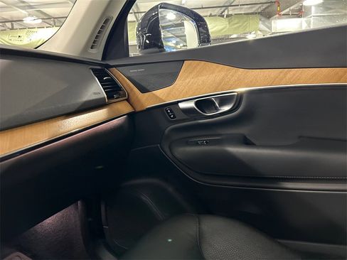 Certified 2023 Volvo XC90 B5 Plus w/ Protection Package Premier image 21