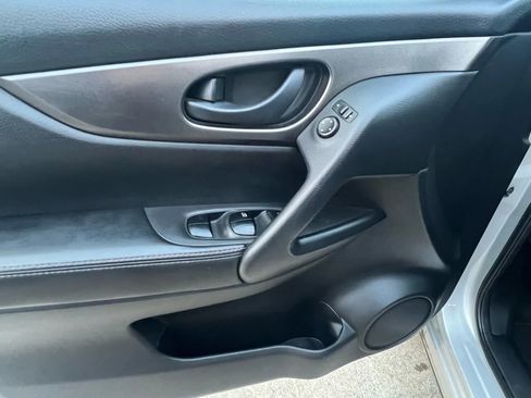 Used 2017 Nissan Rogue Sport S image 23