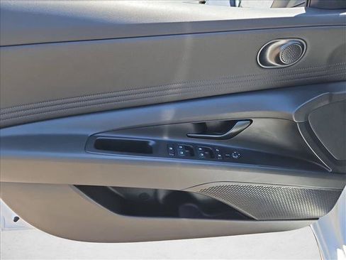 Used 2025 Hyundai Elantra Sport FWD image 10