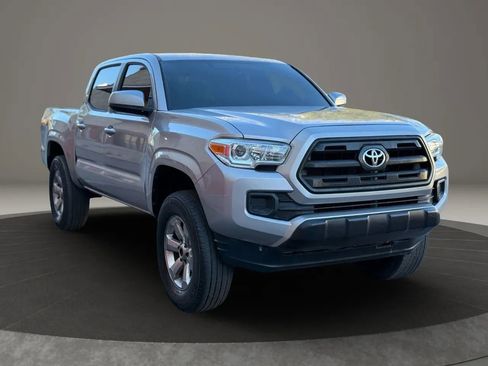 Used 2017 Toyota Tacoma SR5 image 3
