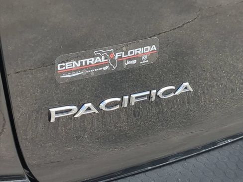 Used 2019 Chrysler Pacifica Limited w/ Advanced Safetytec Group FWD image 13