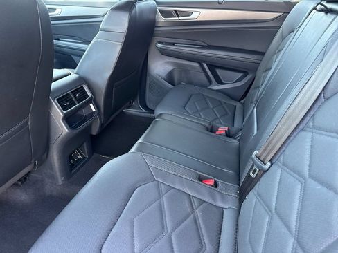 Used 2024 Volkswagen Atlas Cross Sport SE FWD image 12