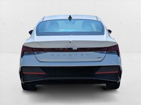 New 2025 Hyundai Elantra Limited image 8