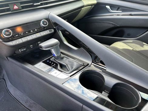 Used 2022 Hyundai Elantra SEL w/ Convenience Package image 25