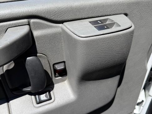 Used 2016 Chevrolet Express 2500 RWD image 12
