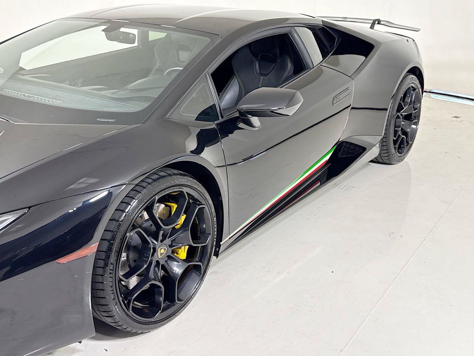 Used 2018 Lamborghini Huracan LP 580-2 RWD image 35