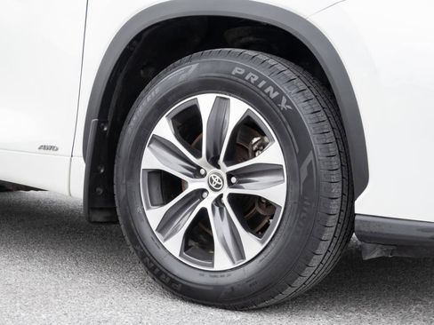 Used 2021 Toyota Highlander XLE image 11