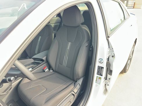 New 2025 Hyundai Elantra Sport image 24