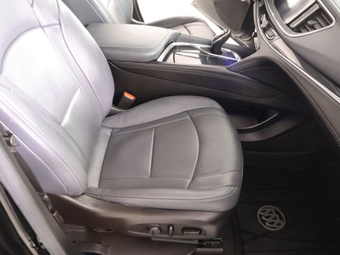 Used 2020 Buick Enclave Essence image 14