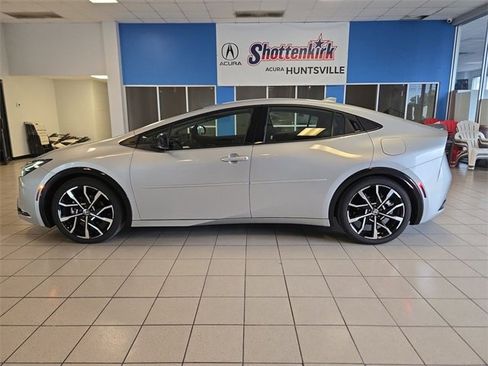 Used 2025 Toyota Prius Plug-In Hybrid image 5