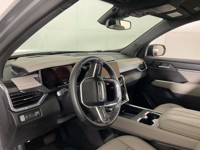 Used 2025 GMC Acadia Elevation w/ Elevation Premium Package FWD image 22