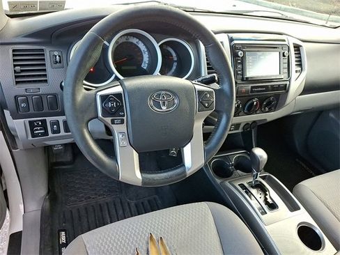 Used 2015 Toyota Tacoma 4x4 Access Cab V6 image 11