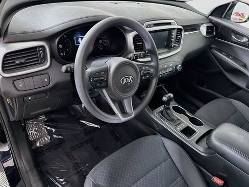 Used 2018 Kia Sorento FWD image 16
