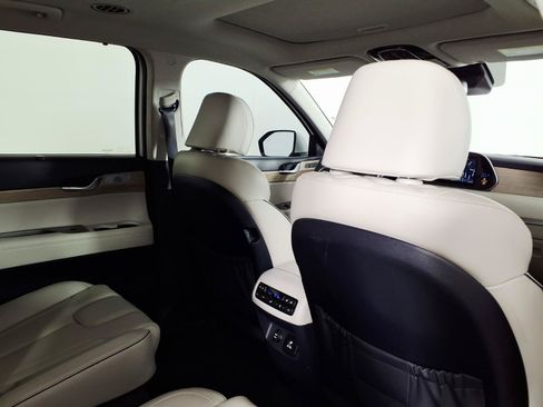 Certified 2022 Hyundai Palisade Limited AWD/4WD image 11