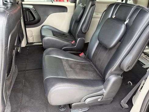Used 2015 Dodge Grand Caravan SXT FWD image 18
