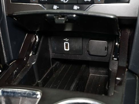 Used 2017 Ford Explorer XLT w/ Equipment Group 202A image 22