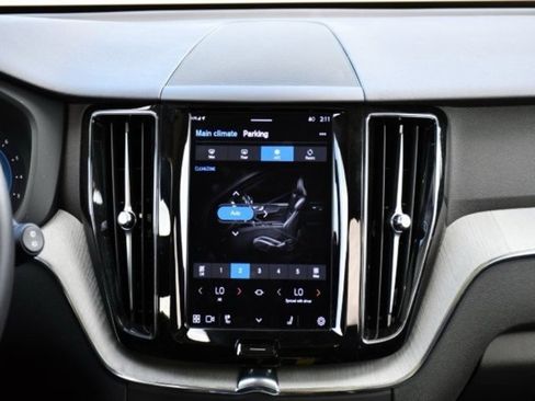 Certified 2025 Volvo XC60 B5 Plus image 23