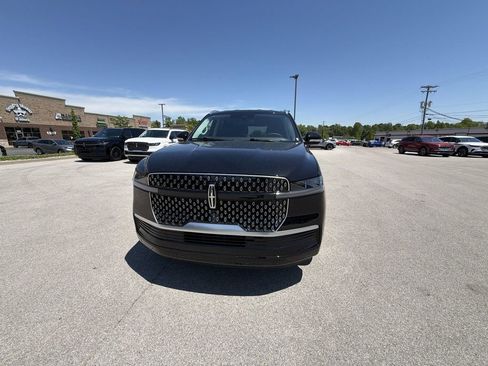 New 2026 Lincoln Navigator L Premier AWD/4WD image 28