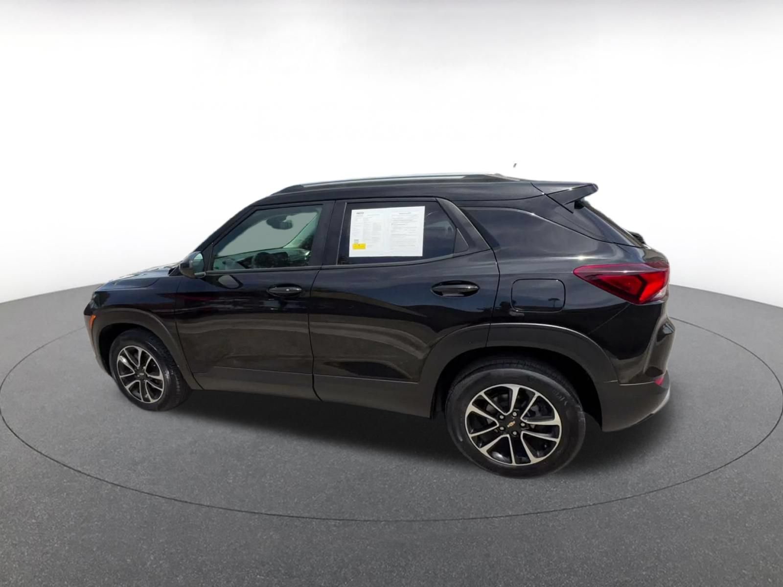 Used 2025 Chevrolet TrailBlazer LT FWD image 9