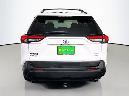 Used 2020 Toyota RAV4 XLE w/ Carpet Mat Package AWD/4WD image 8