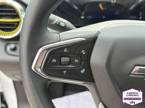 Used 2025 Chevrolet Trax ACTIV w/ Sunroof Package FWD image 17