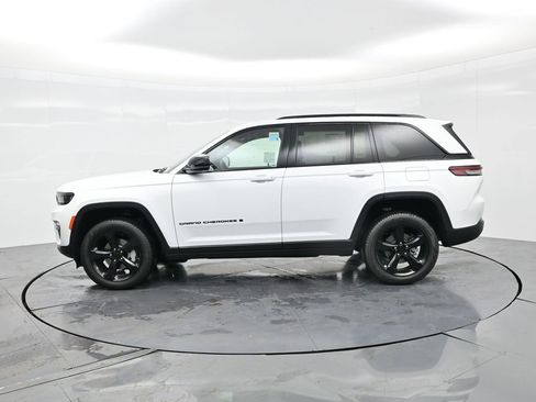 New 2025 Jeep Grand Cherokee Limited w/ Black Appearance Package image 5