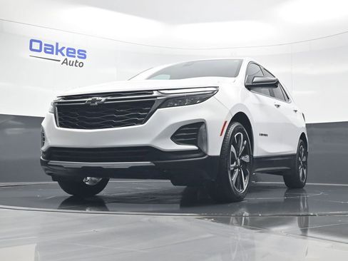 Used 2022 Chevrolet Equinox LT w/ LPO, Blackout Package FWD image 39