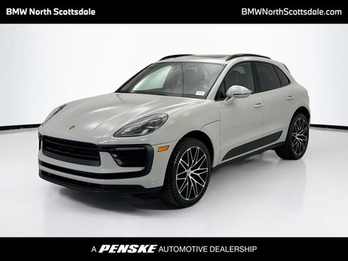 Used 2022 Porsche Macan AWD/4WD image 1