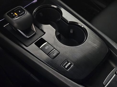 Used 2025 Nissan Rogue SL image 17