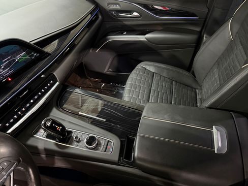 Certified 2024 Cadillac Escalade ESV V AWD/4WD image 17