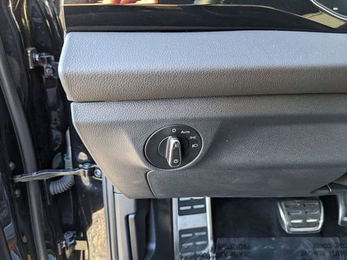 Certified 2025 Volkswagen Jetta Sport image 23